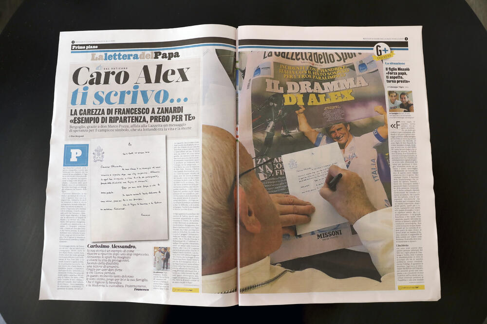 Papino pismo u Gazeti delo sport, Foto: AP