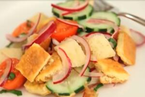 Vitamini i proteini: Mediteranska salata sa kajganom