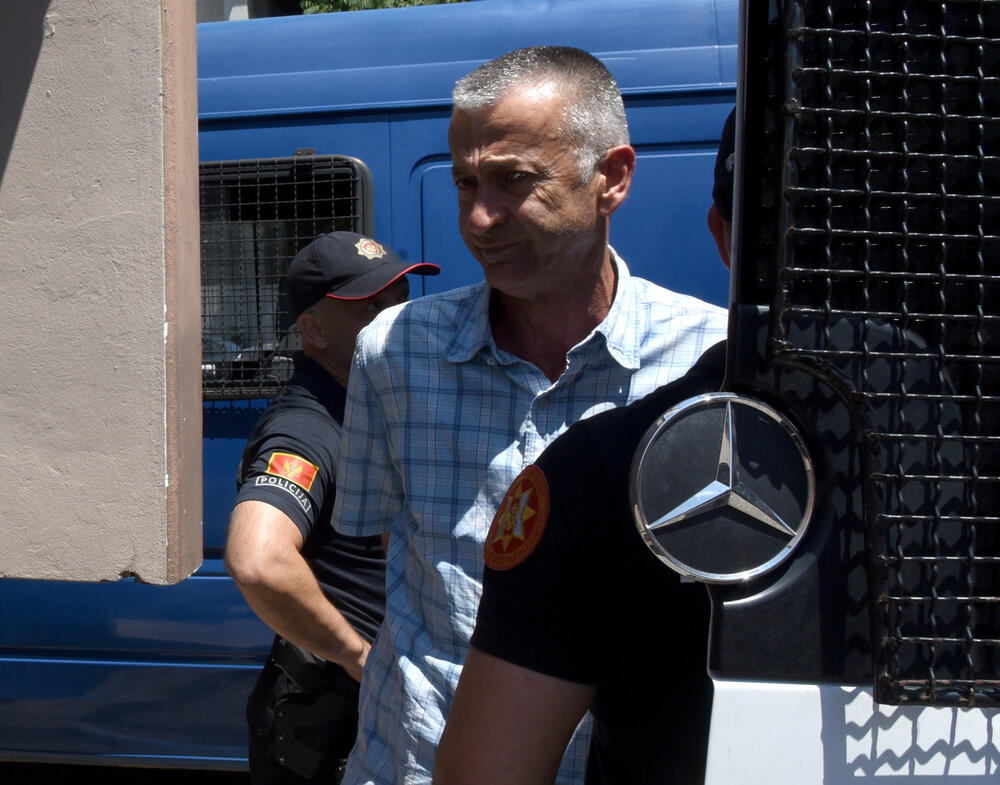 <p>Prema saznanjima Vijesti, još nekoliko osoba uhapšenih sinoć tokom i nakon protesta ispred zgrade CB Podgorica, pušteno je nakon saslušanja</p>