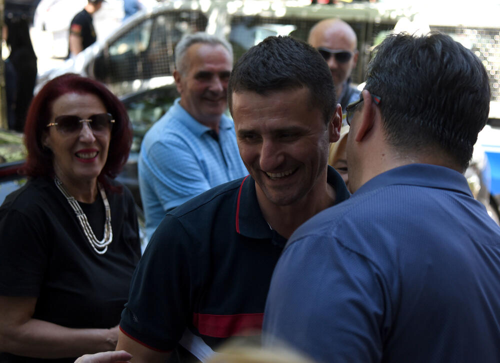 <p>Prema saznanjima Vijesti, još nekoliko osoba uhapšenih sinoć tokom i nakon protesta ispred zgrade CB Podgorica, pušteno je nakon saslušanja</p>