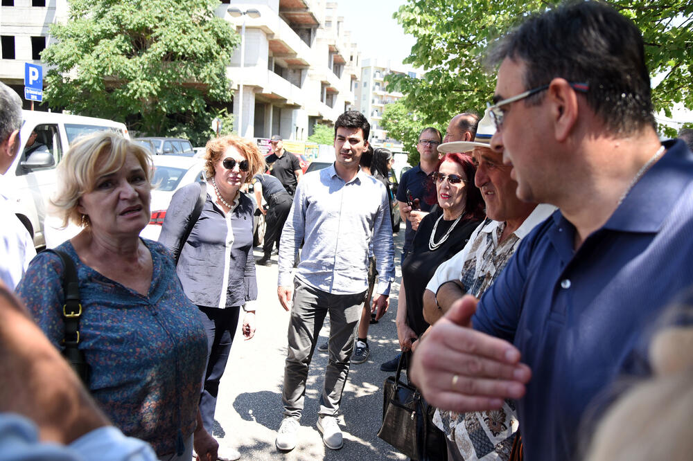 <p>Prema saznanjima Vijesti, još nekoliko osoba uhapšenih sinoć tokom i nakon protesta ispred zgrade CB Podgorica, pušteno je nakon saslušanja</p>