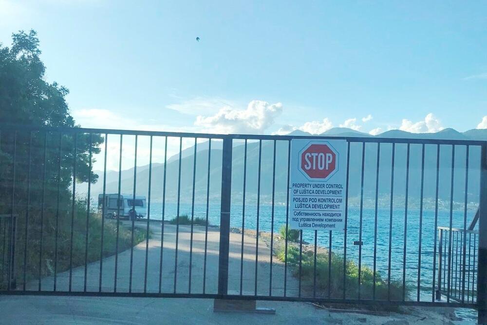 Kapija zatvorena, Foto: Siniša Luković