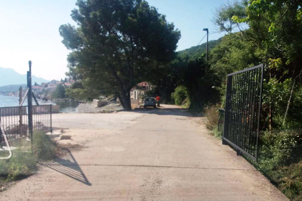 Otvorena kapija, Foto: Komunalna policija