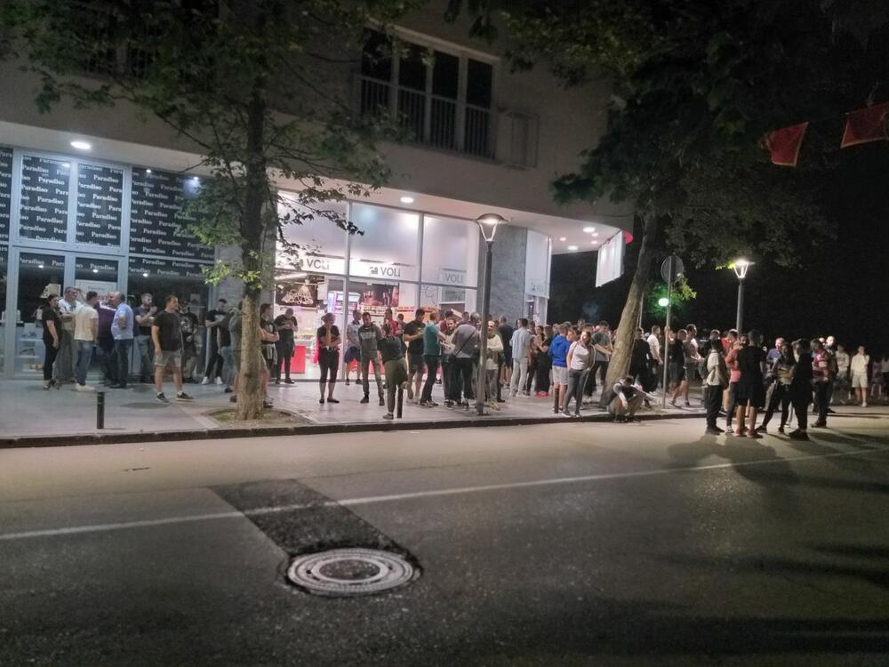 <p>Interventna je zamolila gradjane da se razidju i oni su se pomjerili pedesetak metara</p>