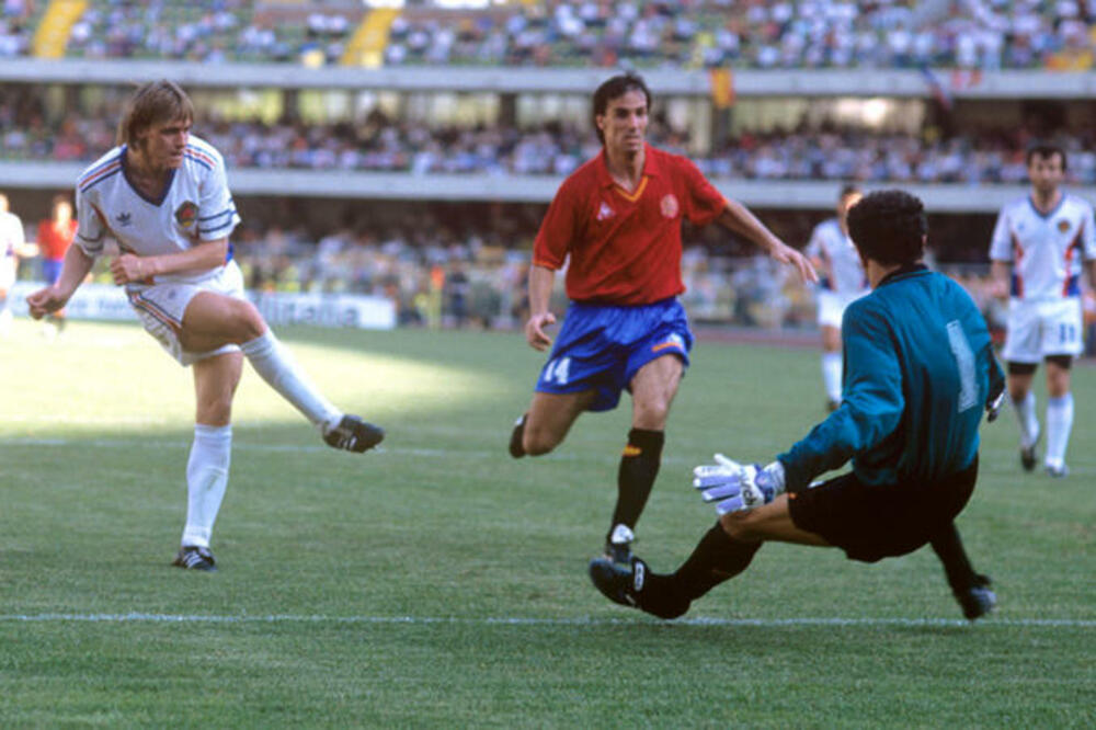 Dragan Stojković postiže gol protiv Španije, Foto: Printscreen