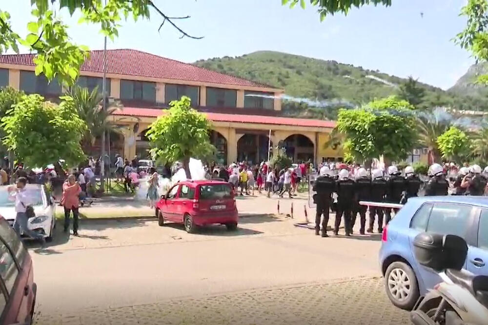 Demokrate, Foto: Demokrate