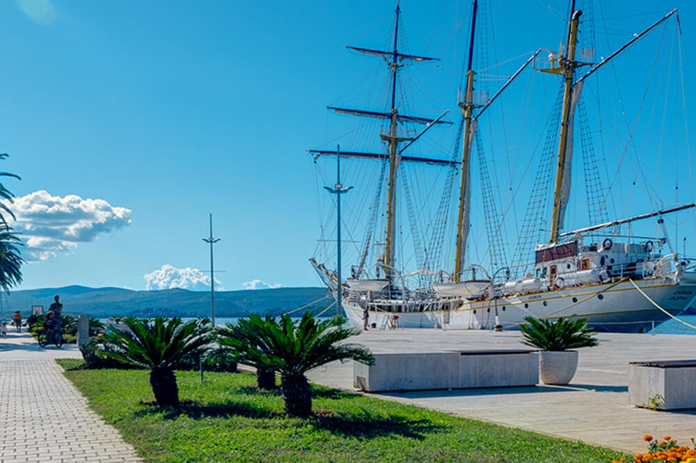 "Zaboravili" na pare u Atlas banci: Tivat, Foto: Siniša Luković