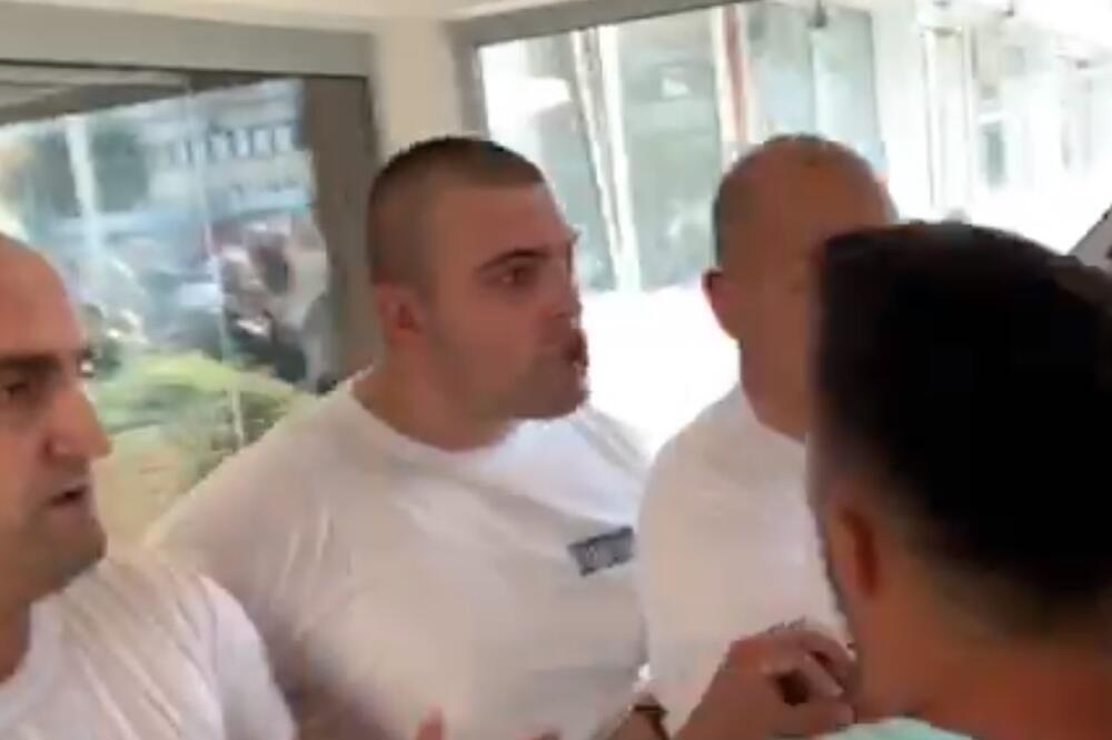 Dalje nećeš moći: Obezbjeđenje u Budvi zaustavilo odbornike -, Foto: Printscreen