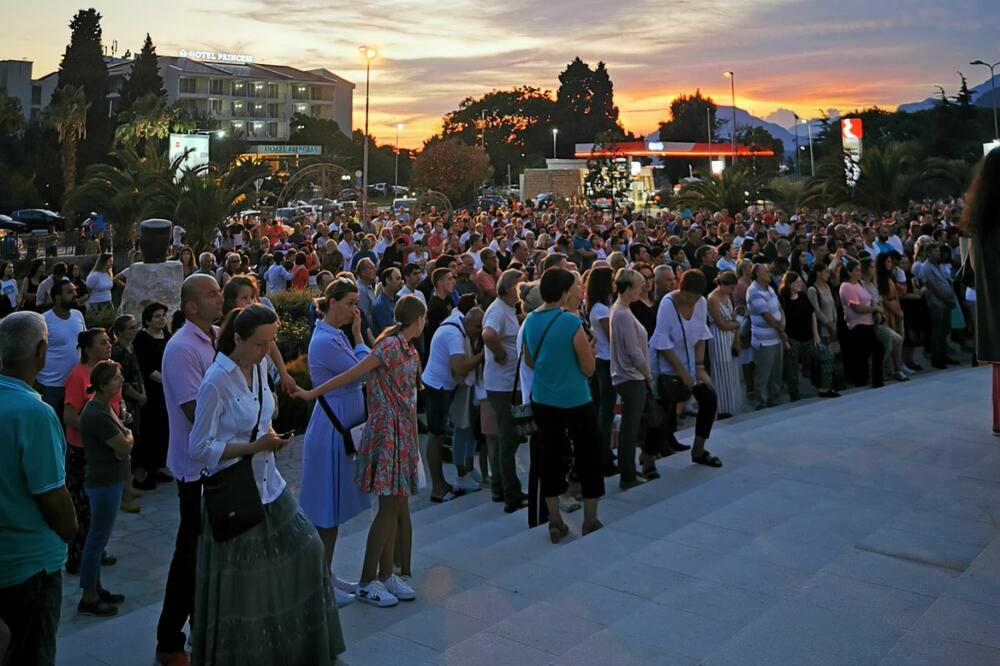 Sa litije u Baru, Foto: Čitalac Vijesti