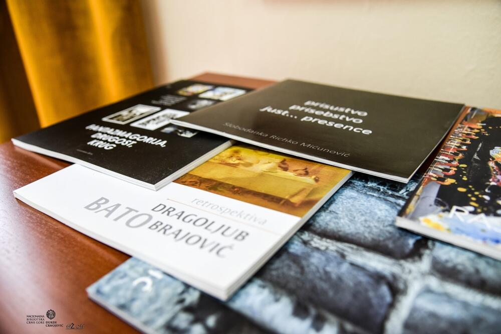 Uručeni katalozi, brošure, monografije..., Foto: Privatna arhiva