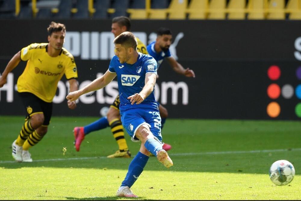 Ovako je Kramarić šutirao penal protiv Borusije, Foto: Twitter