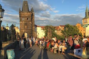 Česi održali „oproštajnu žurku" za koronu