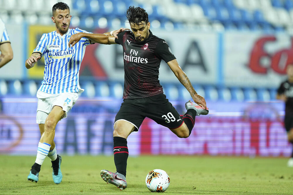 Paketa šutira na gol SPAL-a, Foto: AP