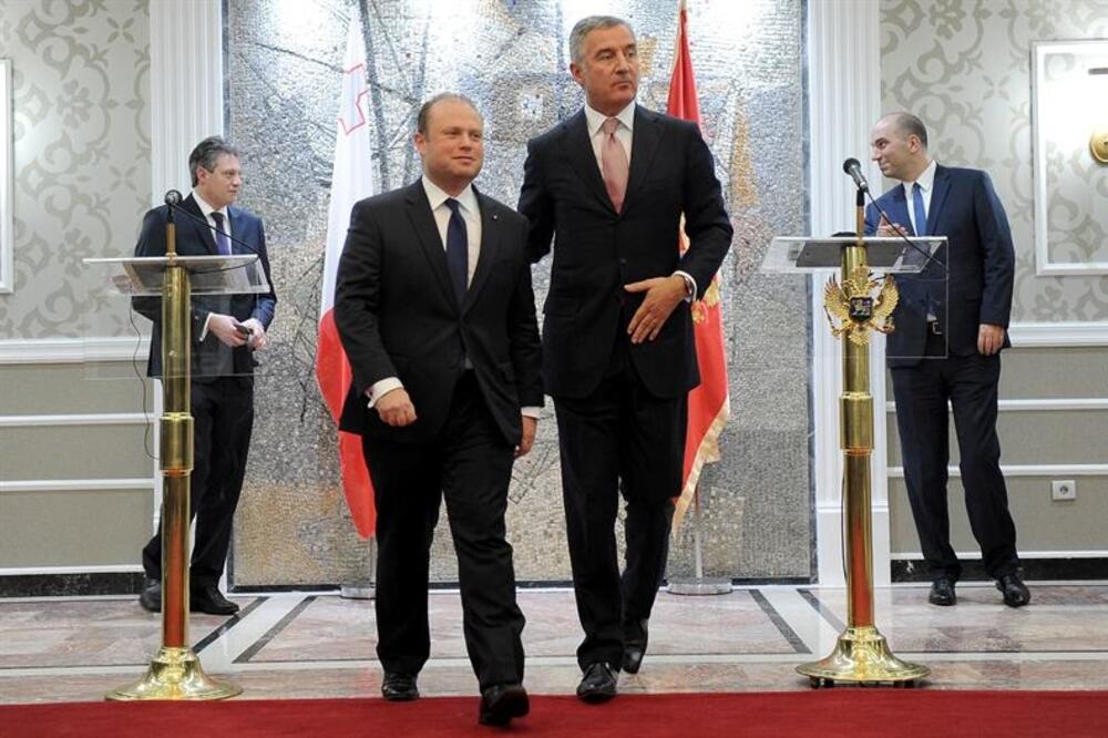 Predsjednik Vlade Malte zbog ove afere podnio ostavku: Muskat sa Đukanovićem u januaru 2016., Foto: GOV.ME