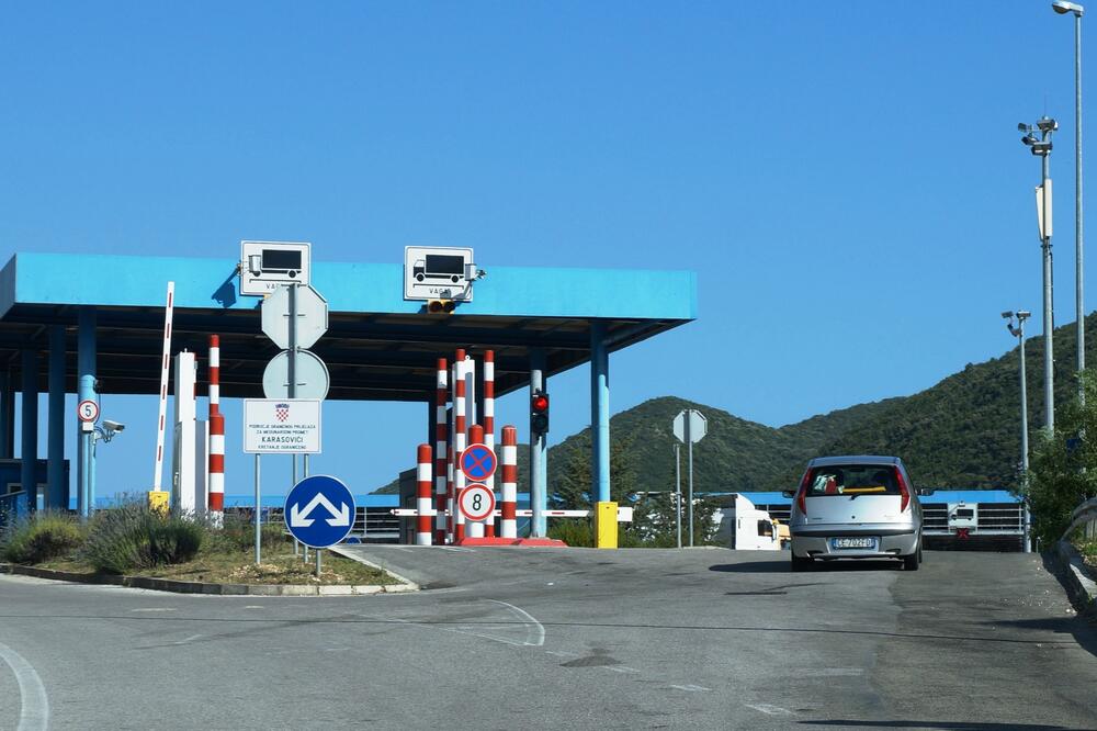 Detalj sa graničnog prelaza između Crne Gore i Hrvatske, Foto: Shutterstock