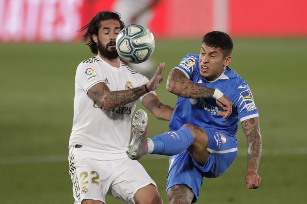 Tragičar: Matijas Oliveira u duelu sa Iskom, Foto: Beta/AP