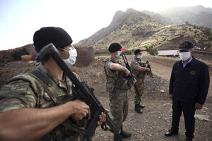 Iračka vojska utvrđuje položaje duž granice s Turskom