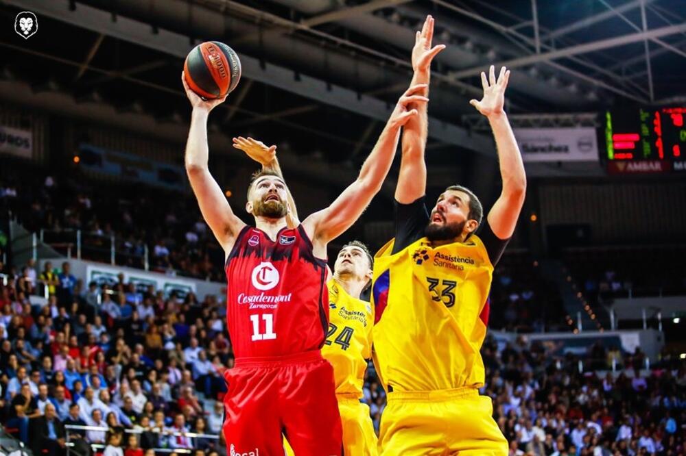 Radović u duelu sa Nikom Mirotićem, Foto: facebook.com/BasketZaragoza