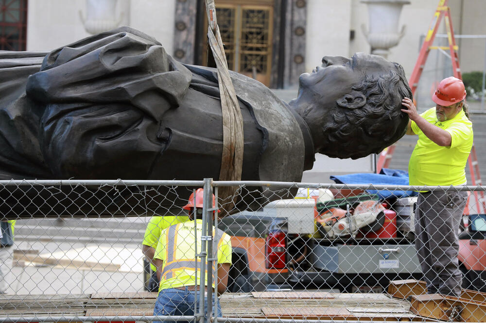 Srušena statua Kristofera Kolumba, Foto: Beta/AP