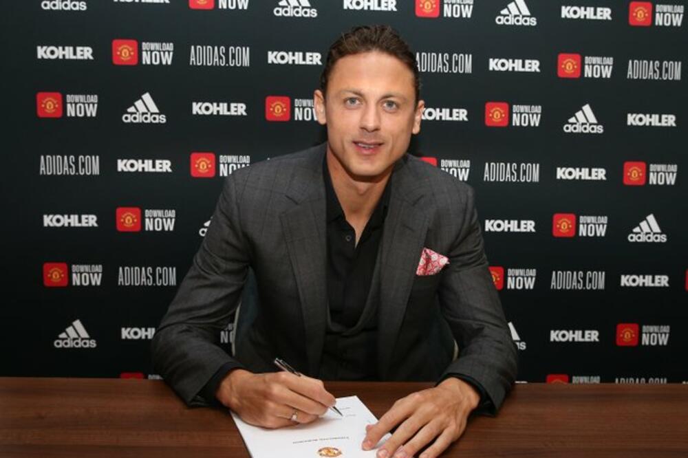 Nermanja Matić potpisuje ugovor, Foto: Manchester united