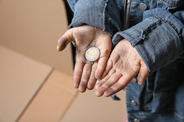 Podignuta optužnica protiv majke: kćerku tjerala na prosjačenje u...