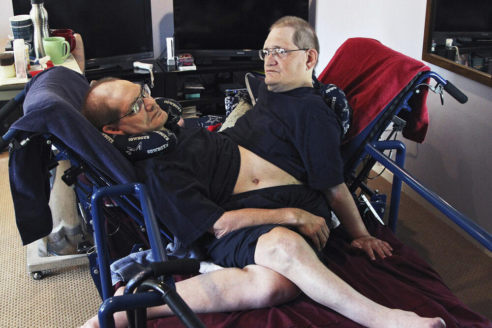 Doni (lijevo) i Roni Galijon, Foto: AP Photo