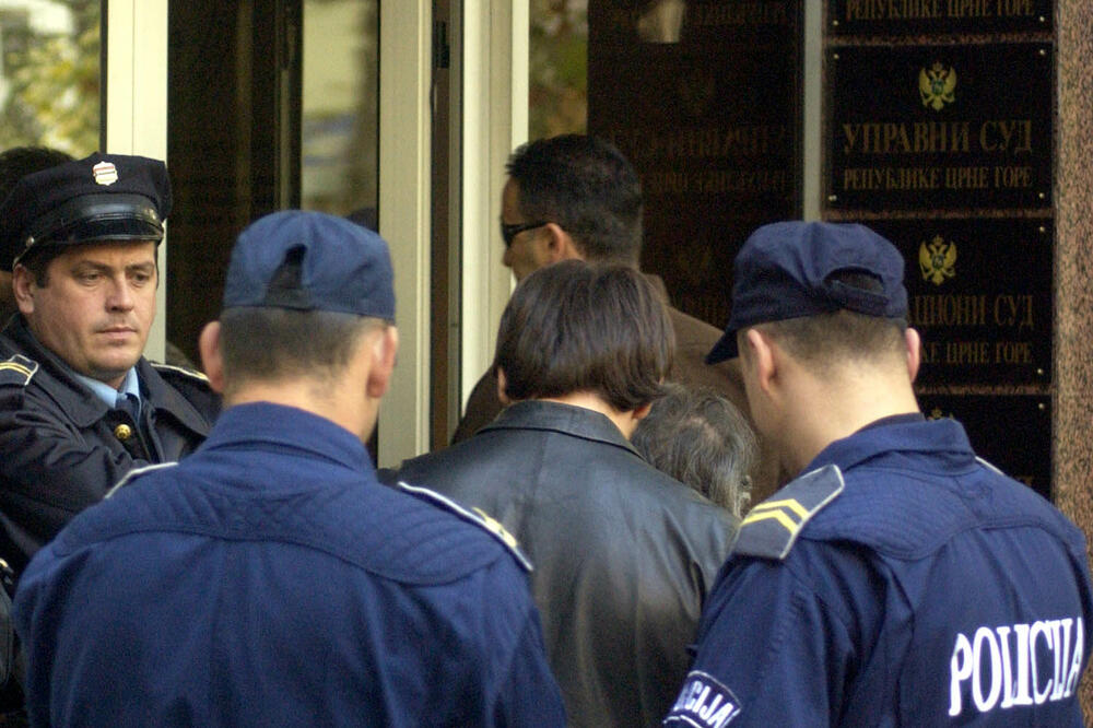 Laković ulazi u Viši sud (arhiva), Foto: Savo Prelević