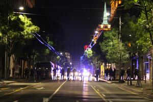 Beograd: Demonstranti napustili centar grada, policija patrolira...