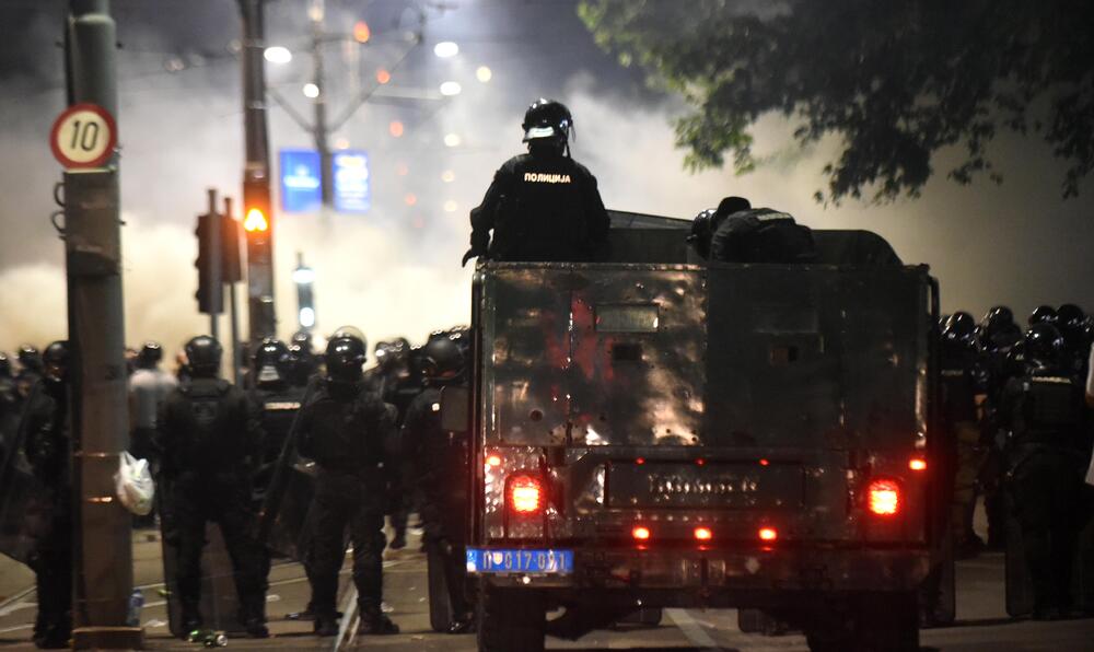 <p>Reporter “Vijesti” na protestima u Beogradu gdje hiljade nezadovoljnih, mahom mladih, zajedno izlaze na ulice uprkos izraženim ideološkim i drugim razlikama</p>