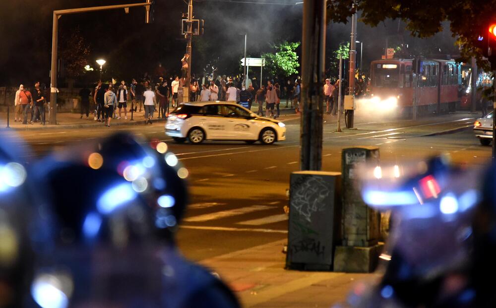 <p>Reporter “Vijesti” na protestima u Beogradu gdje hiljade nezadovoljnih, mahom mladih, zajedno izlaze na ulice uprkos izraženim ideološkim i drugim razlikama</p>