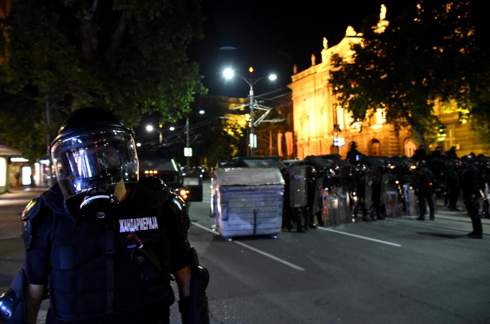 <p>Reporter “Vijesti” na protestima u Beogradu gdje hiljade nezadovoljnih, mahom mladih, zajedno izlaze na ulice uprkos izraženim ideološkim i drugim razlikama</p>