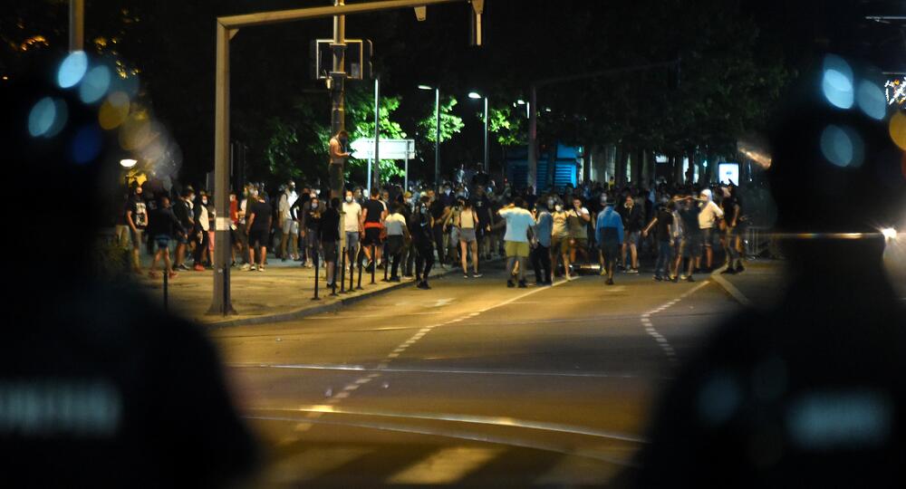 <p>Reporter “Vijesti” na protestima u Beogradu gdje hiljade nezadovoljnih, mahom mladih, zajedno izlaze na ulice uprkos izraženim ideološkim i drugim razlikama</p>