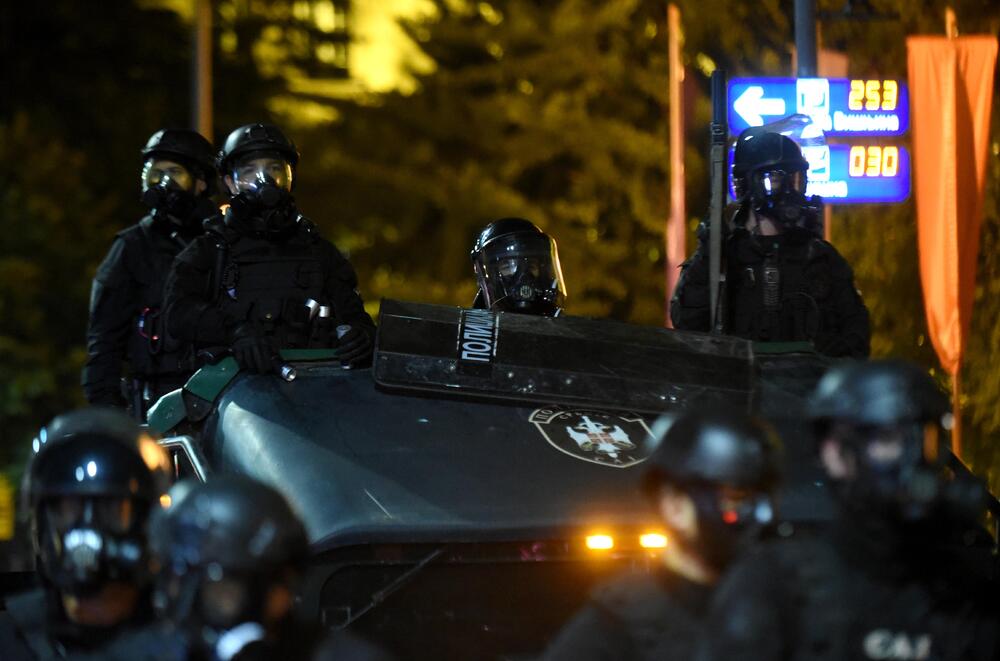 <p>Reporter “Vijesti” na protestima u Beogradu gdje hiljade nezadovoljnih, mahom mladih, zajedno izlaze na ulice uprkos izraženim ideološkim i drugim razlikama</p>