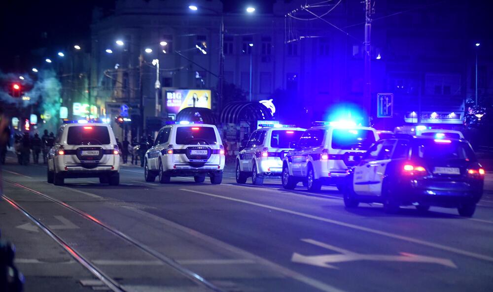 <p>Reporter “Vijesti” na protestima u Beogradu gdje hiljade nezadovoljnih, mahom mladih, zajedno izlaze na ulice uprkos izraženim ideološkim i drugim razlikama</p>