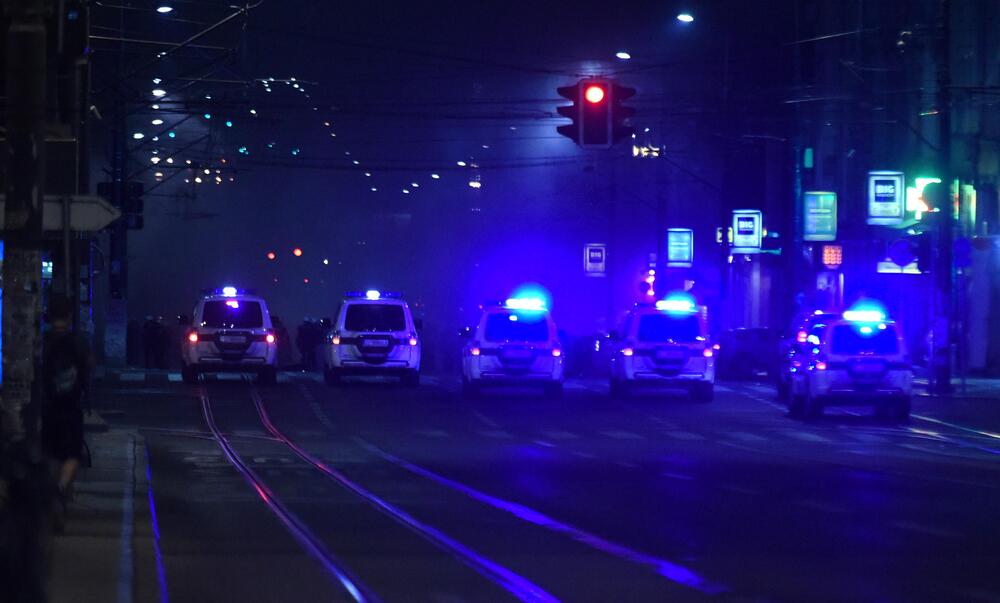 <p>Reporter “Vijesti” na protestima u Beogradu gdje hiljade nezadovoljnih, mahom mladih, zajedno izlaze na ulice uprkos izraženim ideološkim i drugim razlikama</p>