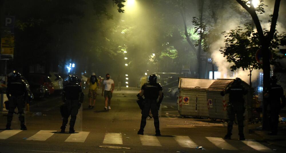 <p>Reporter “Vijesti” na protestima u Beogradu gdje hiljade nezadovoljnih, mahom mladih, zajedno izlaze na ulice uprkos izraženim ideološkim i drugim razlikama</p>