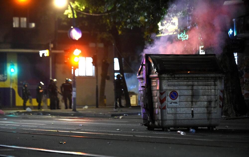 <p>Reporter “Vijesti” na protestima u Beogradu gdje hiljade nezadovoljnih, mahom mladih, zajedno izlaze na ulice uprkos izraženim ideološkim i drugim razlikama</p>