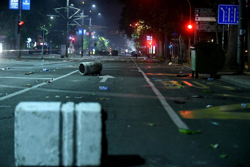 <p>Reporter “Vijesti” na protestima u Beogradu gdje hiljade nezadovoljnih, mahom mladih, zajedno izlaze na ulice uprkos izraženim ideološkim i drugim razlikama</p>