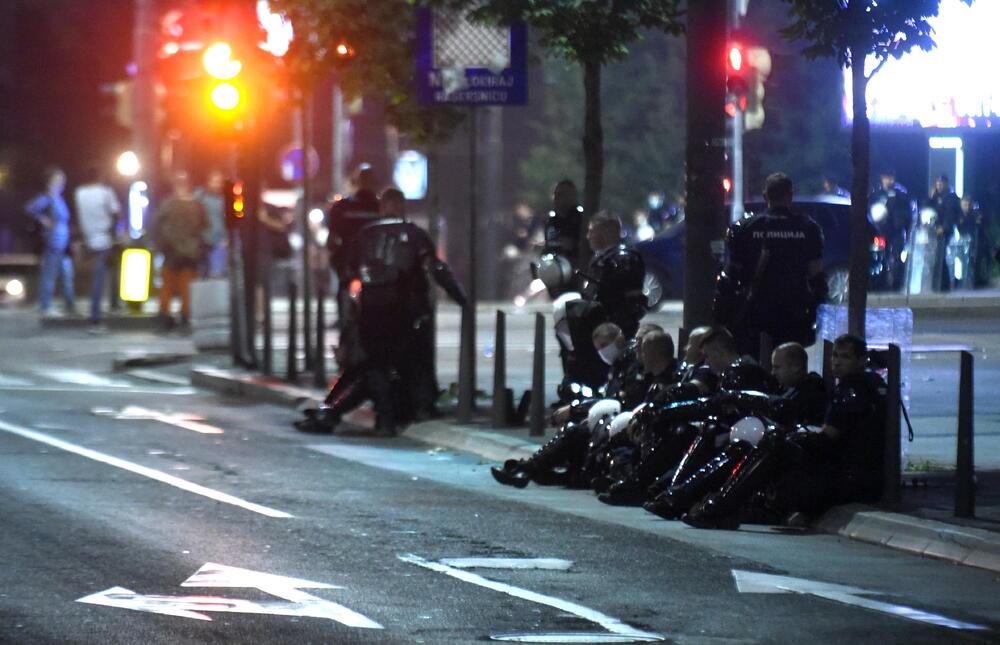 <p>Reporter “Vijesti” na protestima u Beogradu gdje hiljade nezadovoljnih, mahom mladih, zajedno izlaze na ulice uprkos izraženim ideološkim i drugim razlikama</p>