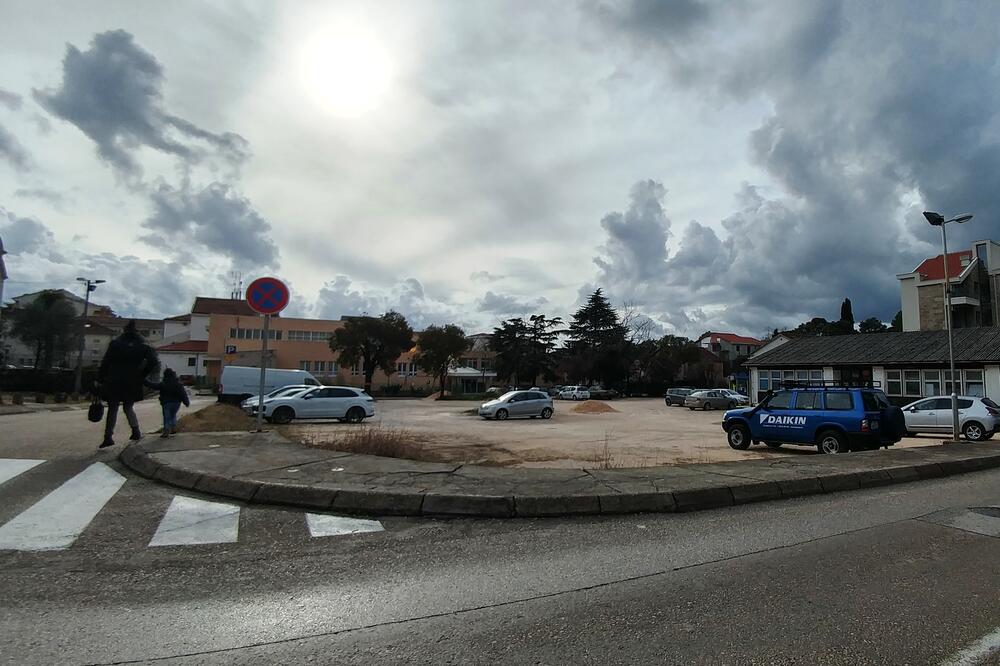 Plac CBCG u centru Tivta, Foto: Siniša Luković