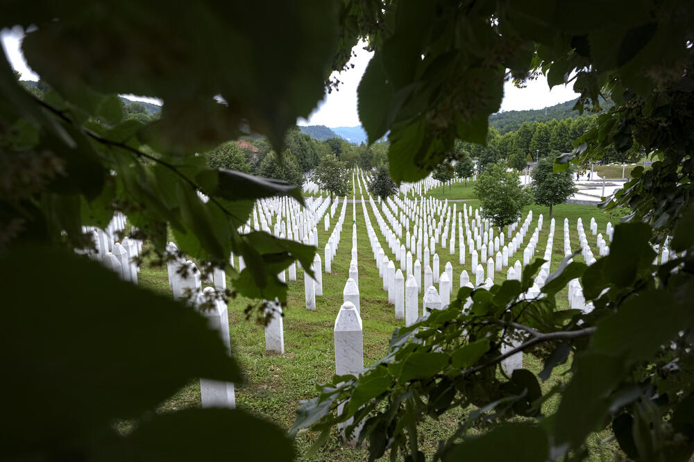 Groblje u Srebrenici, Foto: AP