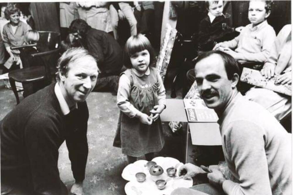 Džek Čarlton, Ante Miročević i njegova kćerka Maja na jednoj proslavi u Šefildu 80-ih godina, Foto: Privatna arhiva