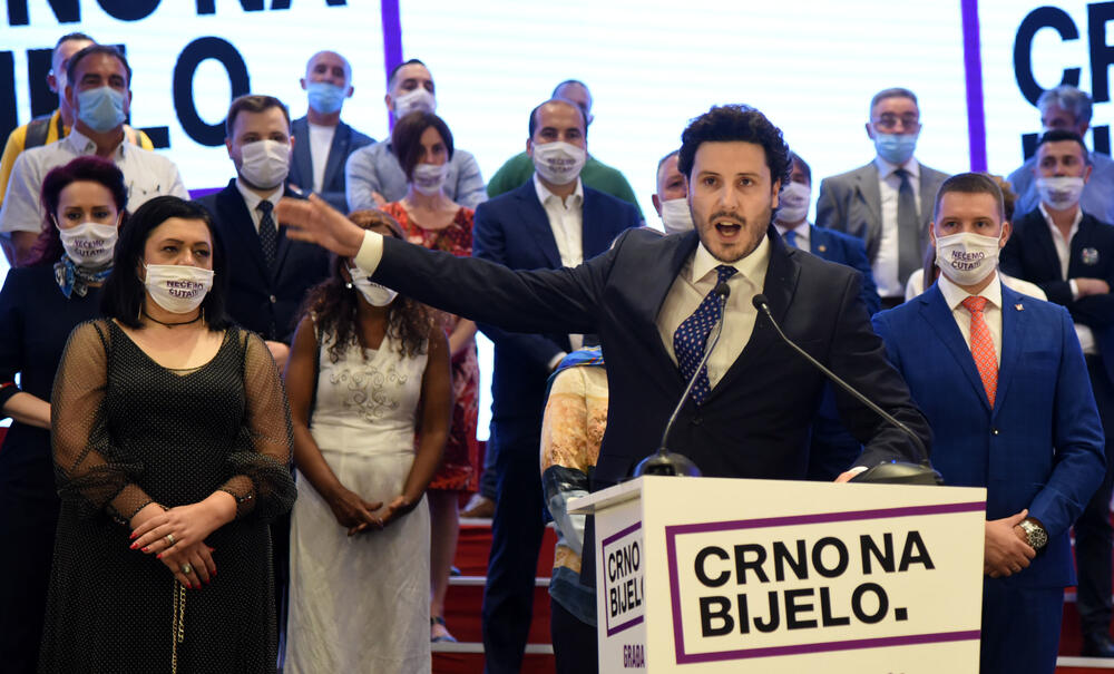 <p>Abazović je rekao da "nam treba ekspertska vlada i ljudi koji će da pomognu i imaju reference, a ne političari poznati po korupciji"</p>