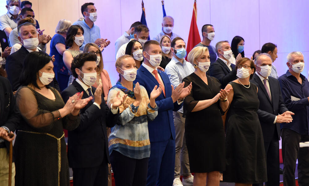 <p>Abazović je rekao da "nam treba ekspertska vlada i ljudi koji će da pomognu i imaju reference, a ne političari poznati po korupciji"</p>