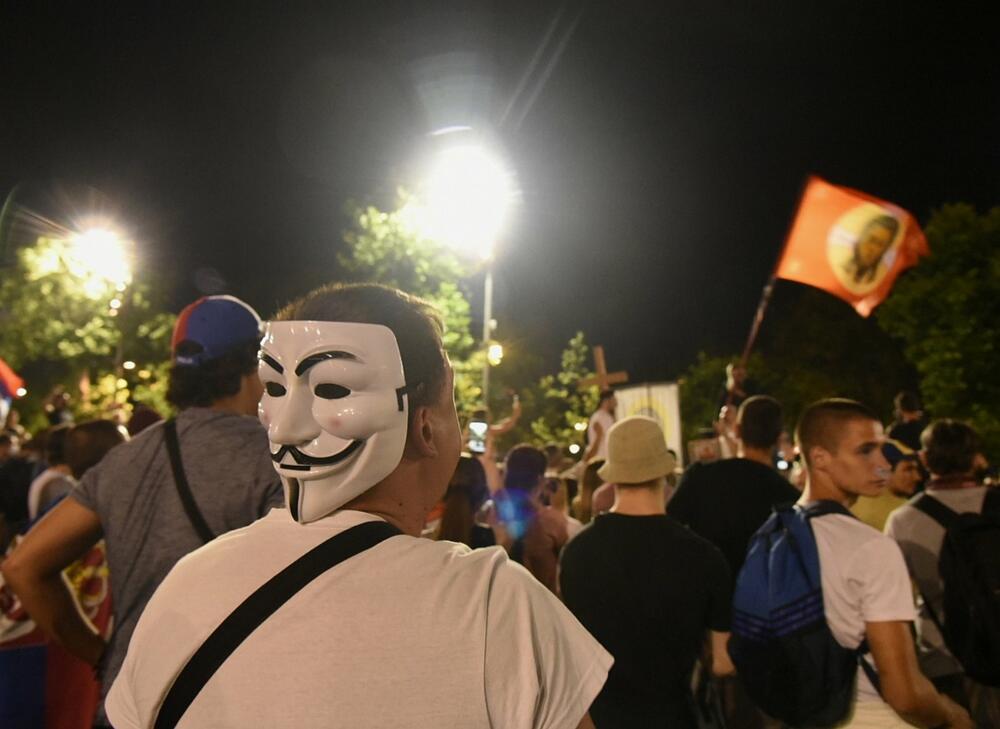<p>Reporter “Vijesti” na protestima u Beogradu gdje hiljade nezadovoljnih, mahom mladih, zajedno izlaze na ulice uprkos izraženim ideološkim i drugim razlikama</p>