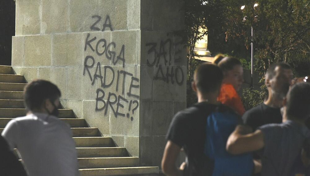 <p>Novosađani pozvali da se sjutra ide za Beograd</p>