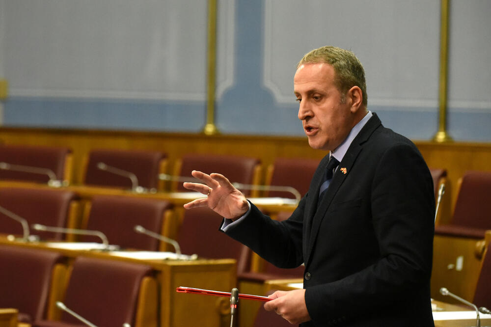 Popović u Parlamentu, Foto: Boris Pejović