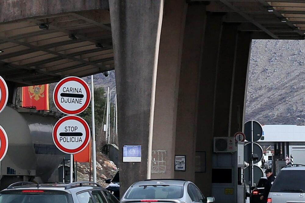 Granični prelaz Božaj, Foto: Uprava policije