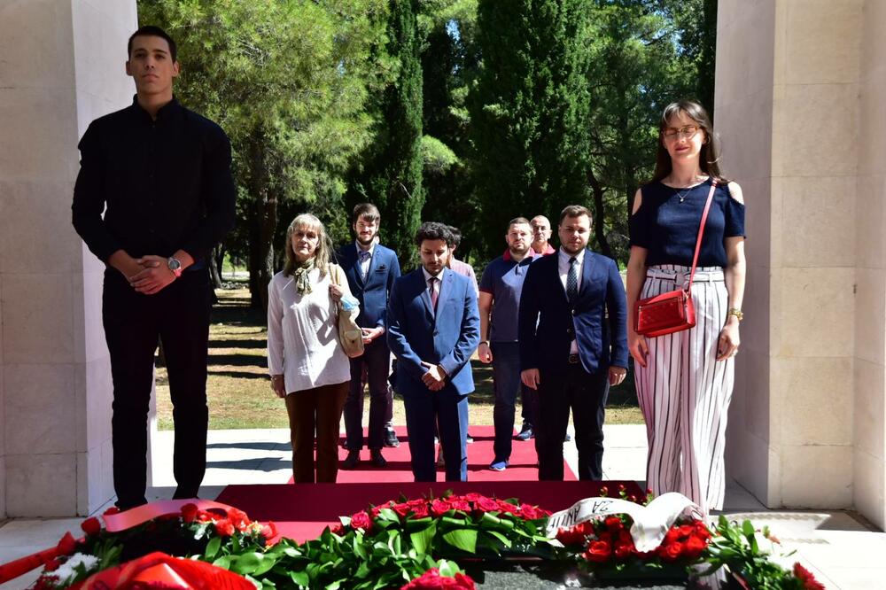 Sa polaganja vijenca, Foto: URA