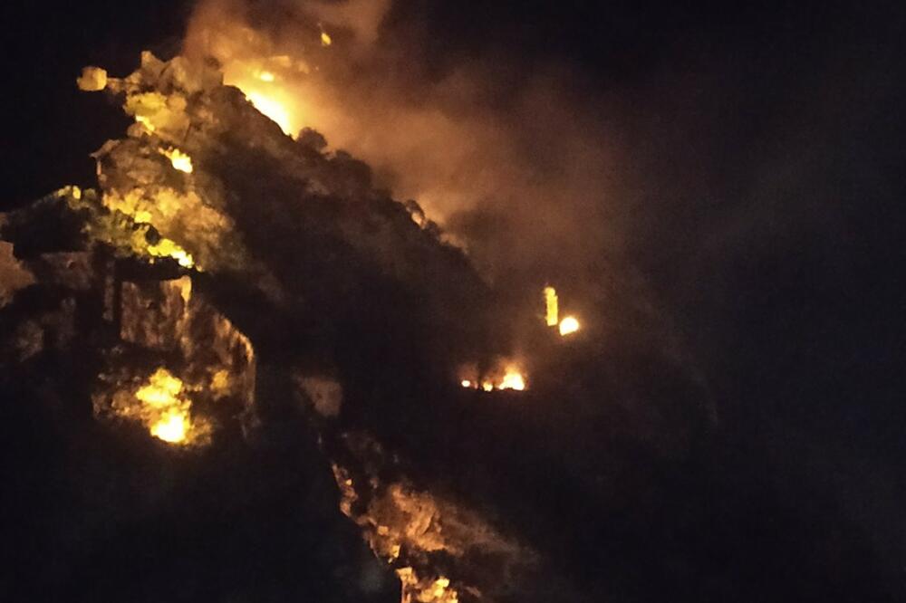 Sinoćnji požar u Kotoru, Foto: -